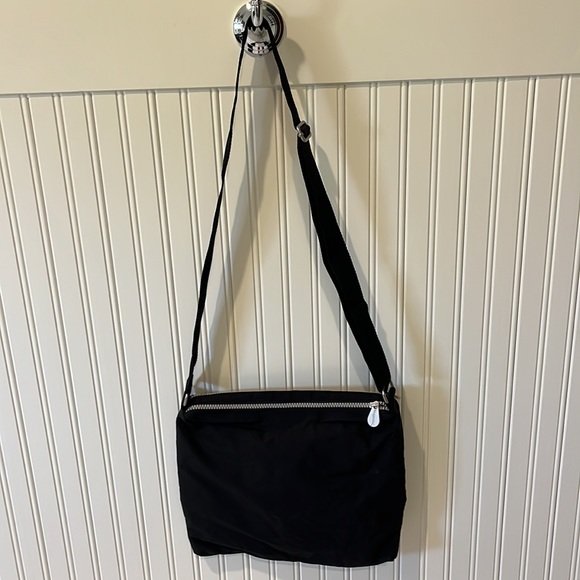 NWOT baggallini cross body bag black - Picture 2 of 4